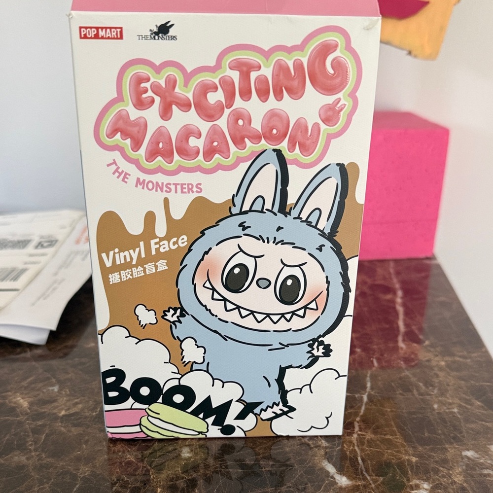 Macaron Labubu - Lychee Berry